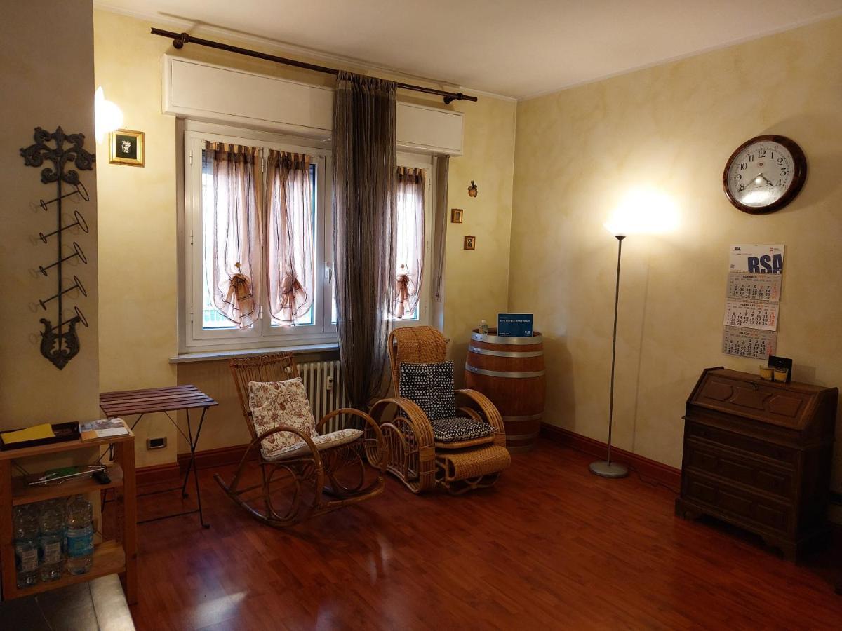 Asti Lovely Apartment Buitenkant foto